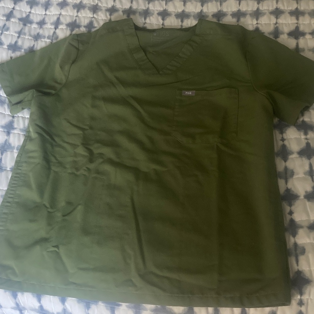 Men’s Figs Olive V-Neck Medical Scrub set